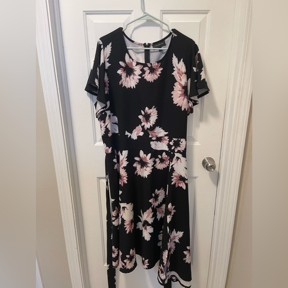 Lane Bryant Dresses & Skirts - Lane Bryant Size 24 Beautiful Black And Pink Floral Dress